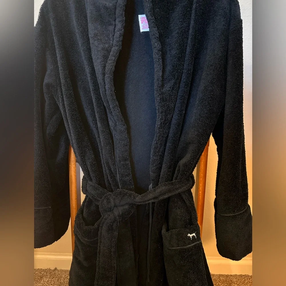 Victoria Secrets Robe! - Picture 2 of 4
